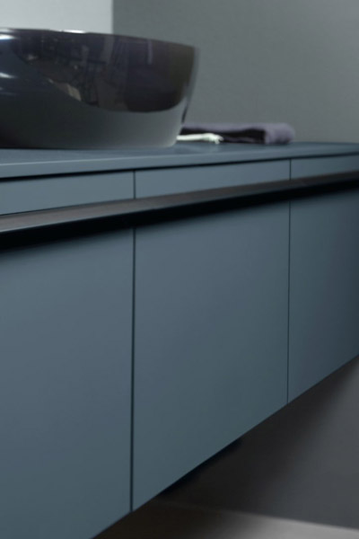 05_al_showroom_2022_12_22_borderline_laccato_blu_08_1675777046703