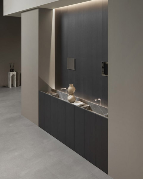 07_al_salone_del_mobile_2024_04_18_area_18_street_grigio_collemandina_02_opt_1715007493931