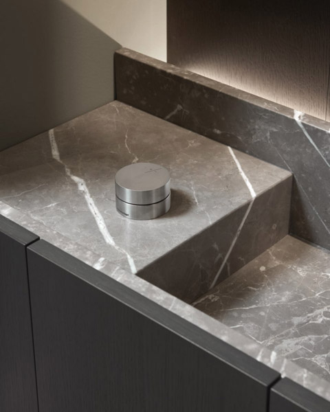 09_al_salone_del_mobile_2024_04_18_area_18_street_grigio_collemandina_05_opt_1715007521131