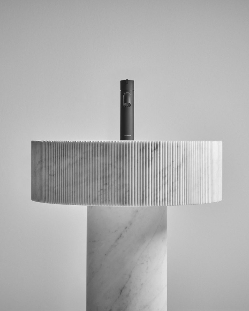 01_al_showroom_2023_10_19_flow_rigato_03_spento_1700476368011